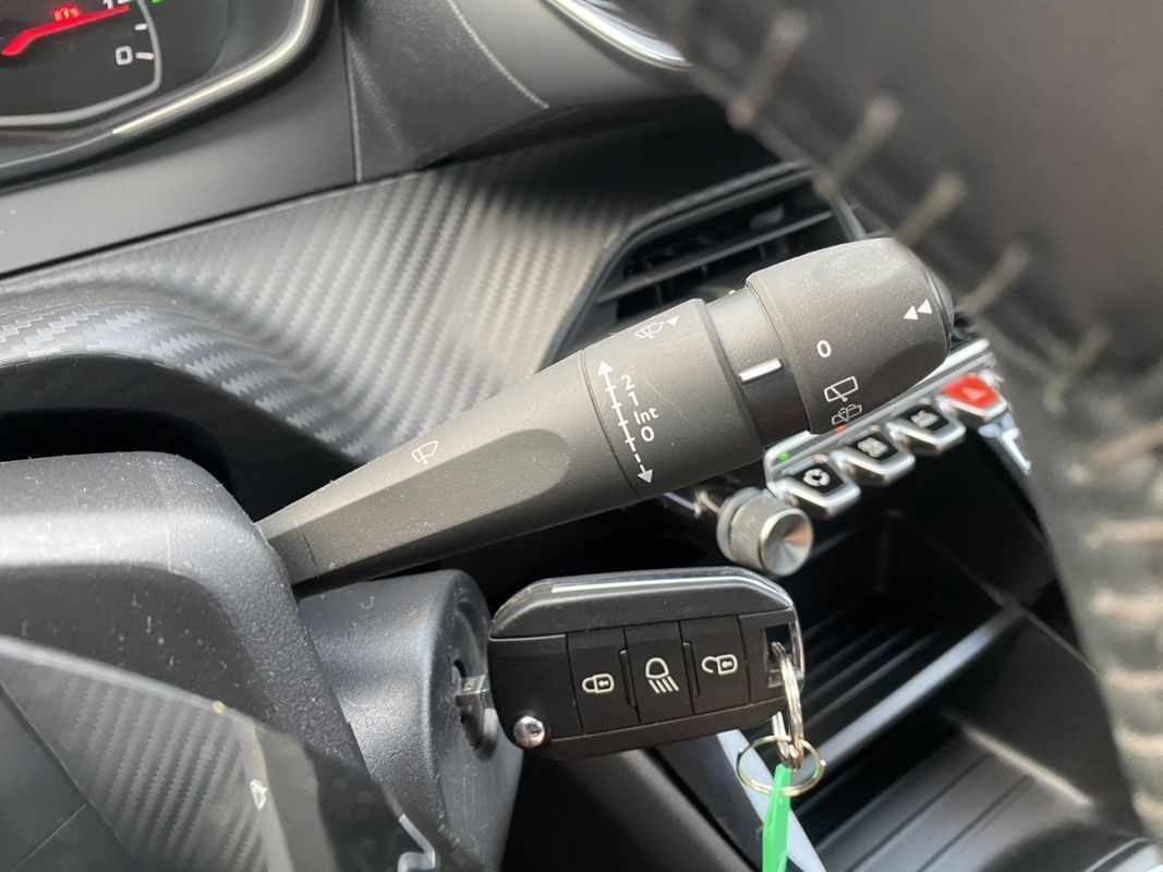 peugeot-208-2021-gasolina-1199cc