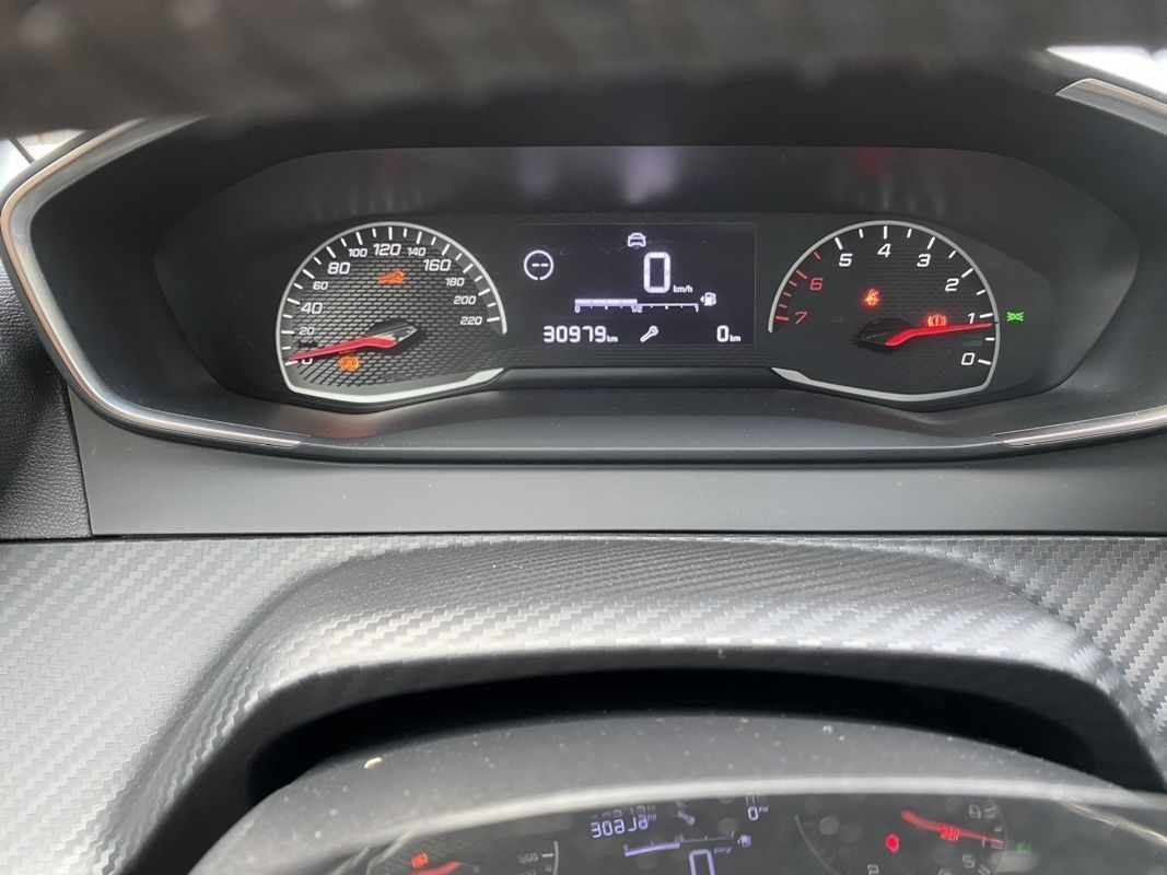 peugeot-208-2021-gasolina-1199cc