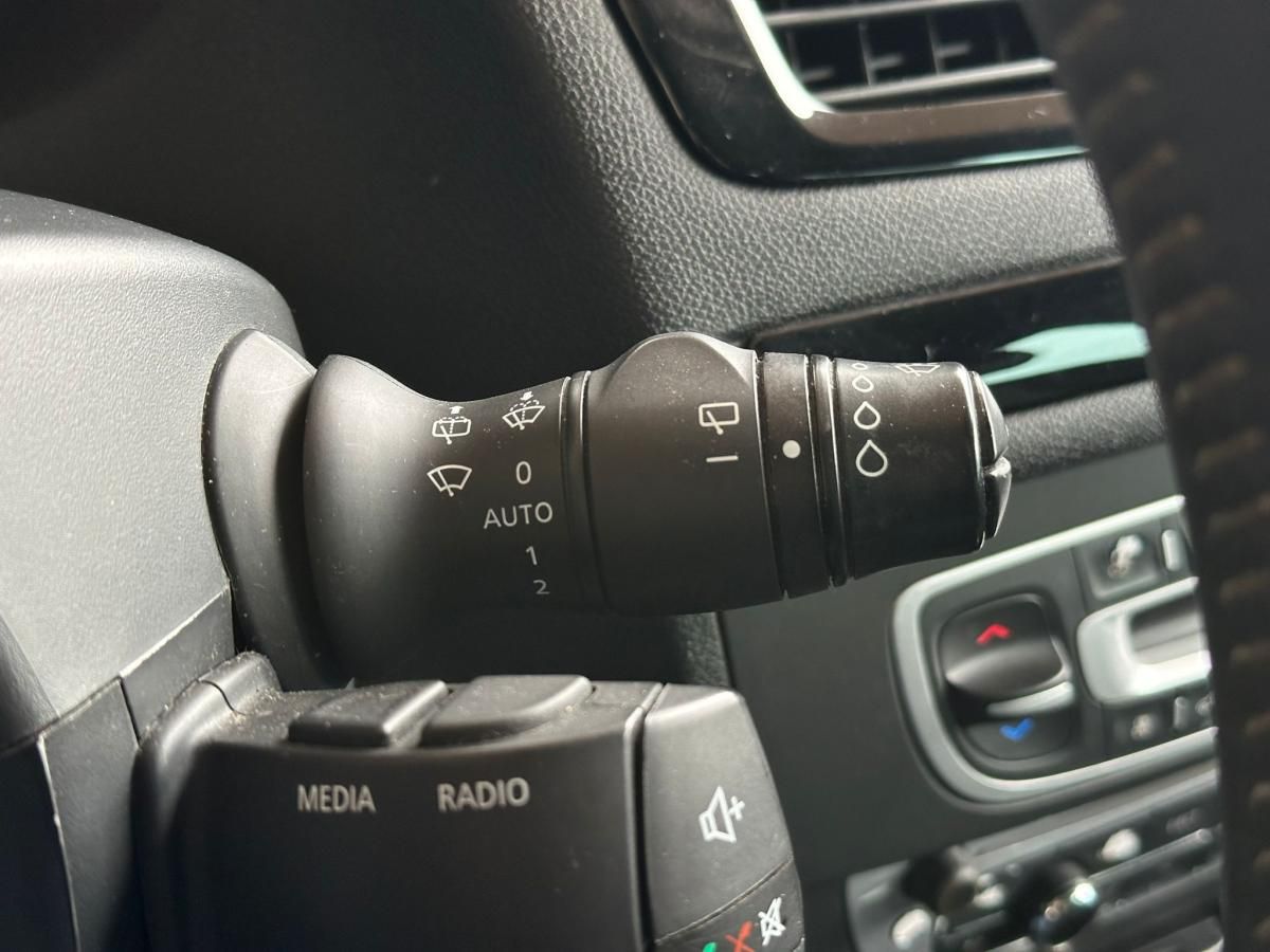 renault-megane-sport-tourer-2013-diesel-1598cc