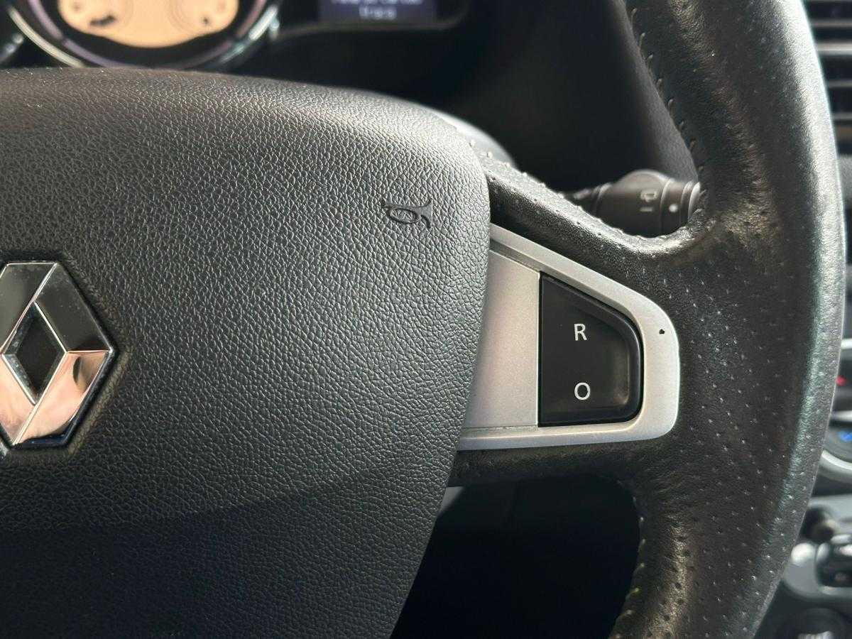 renault-megane-sport-tourer-2013-diesel-1598cc