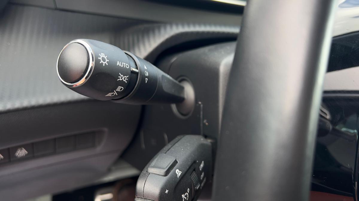 peugeot-208-2021-eletrico-500cc
