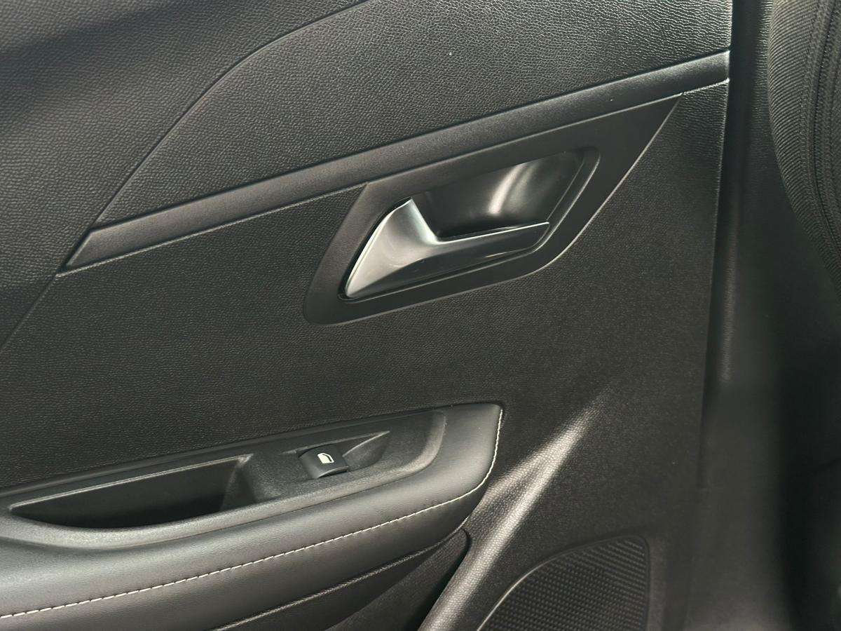 peugeot-208-2024-gasolina-1199cc