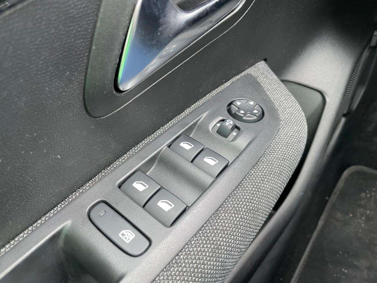 peugeot-208-2021-gasolina-1199cc