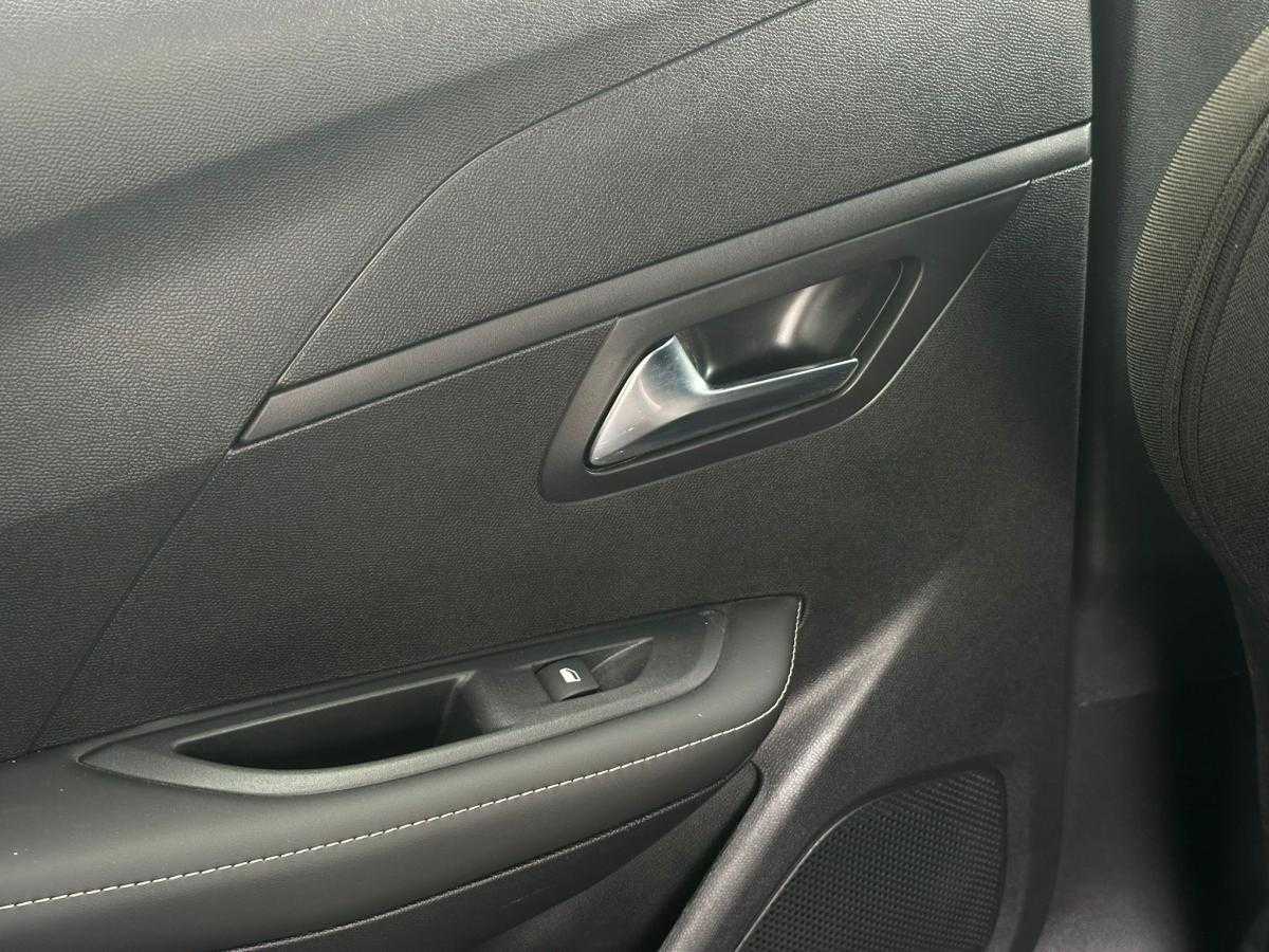 peugeot-208-2025-gasolina-1199cc