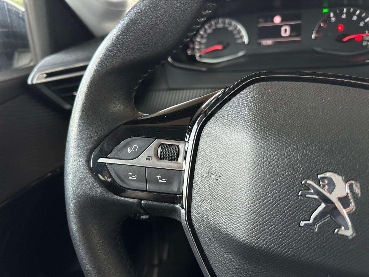 peugeot-208-2022-gasolina-1199cc