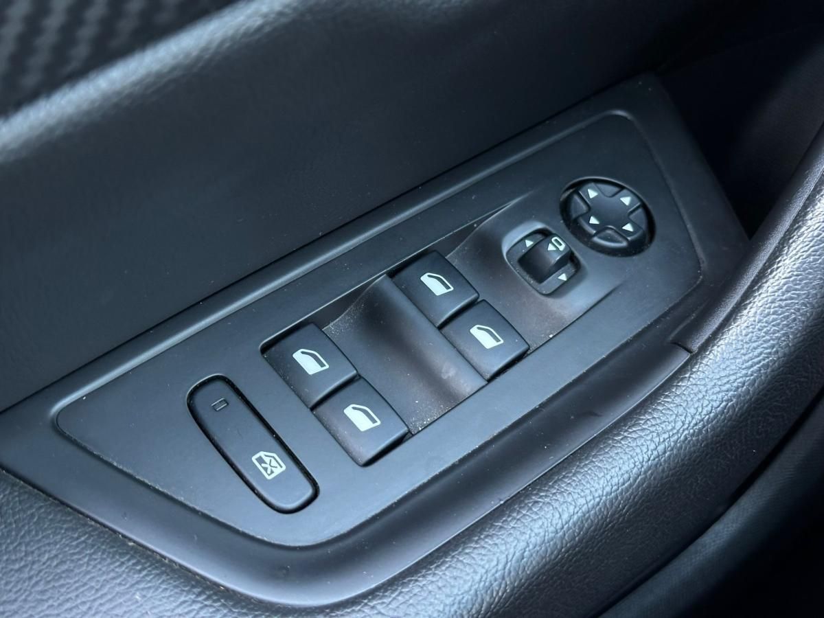 peugeot-308-sw-2019-diesel-1499cc