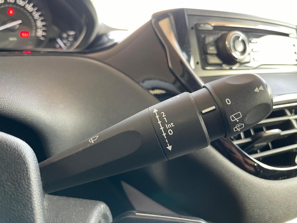 peugeot-208-2016-gasolina-999cc