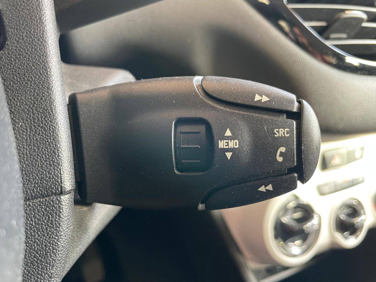 peugeot-208-2016-gasolina-999cc