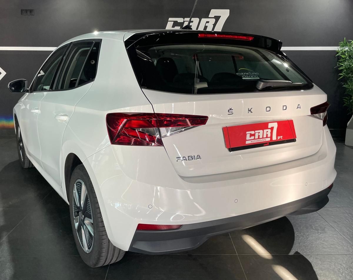 skoda-fabia-2024-gasolina-999cc