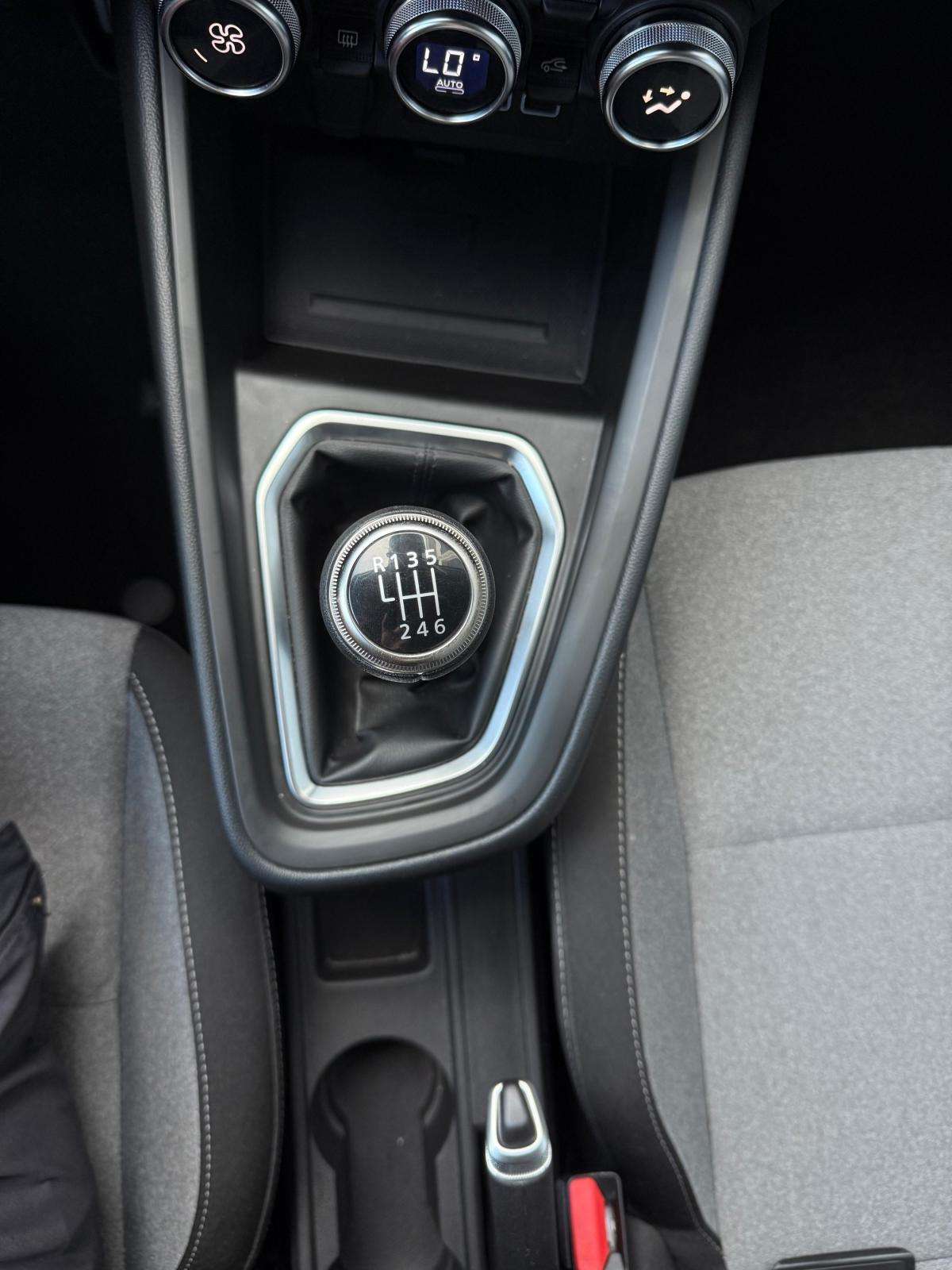 mitsubishi-colt-2024-gasolina-999cc