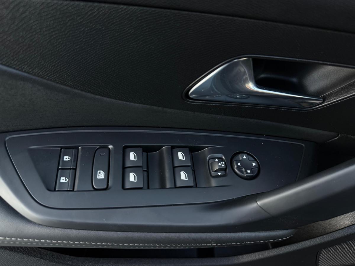 peugeot-308-2023-gasolina-1199cc