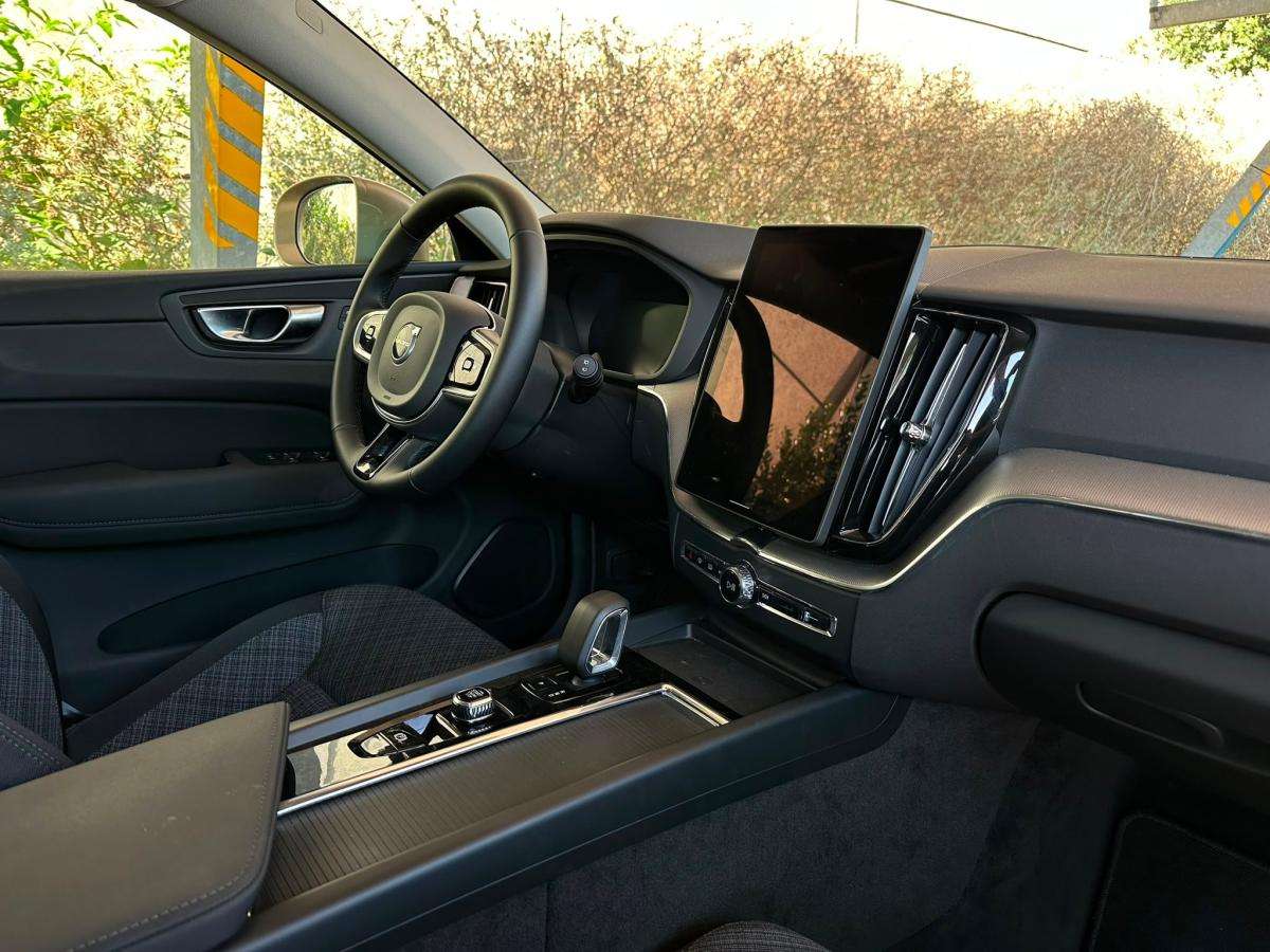 volvo-xc60-2025-hibrido-a-gasolina-1969cc