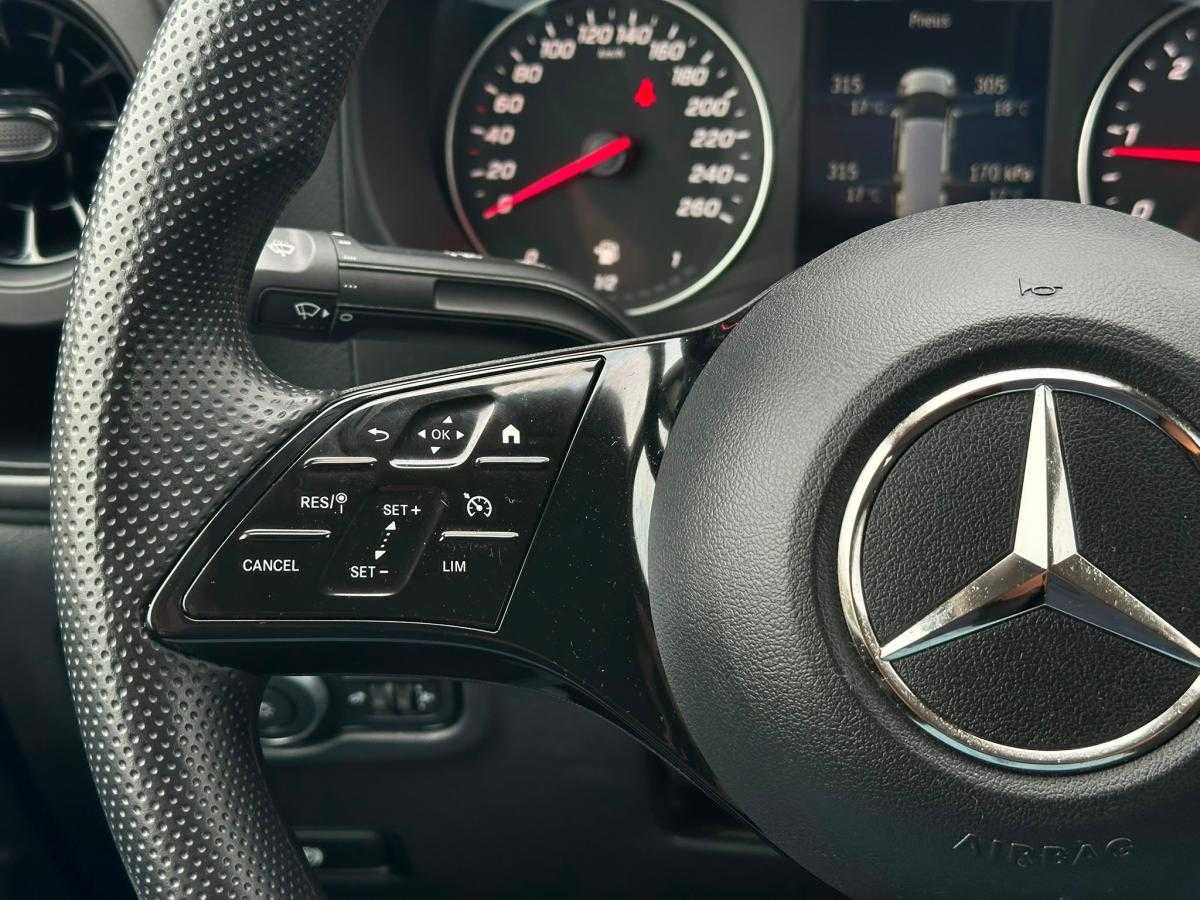 mercedes-benz-vito-2025-diesel-1950cc