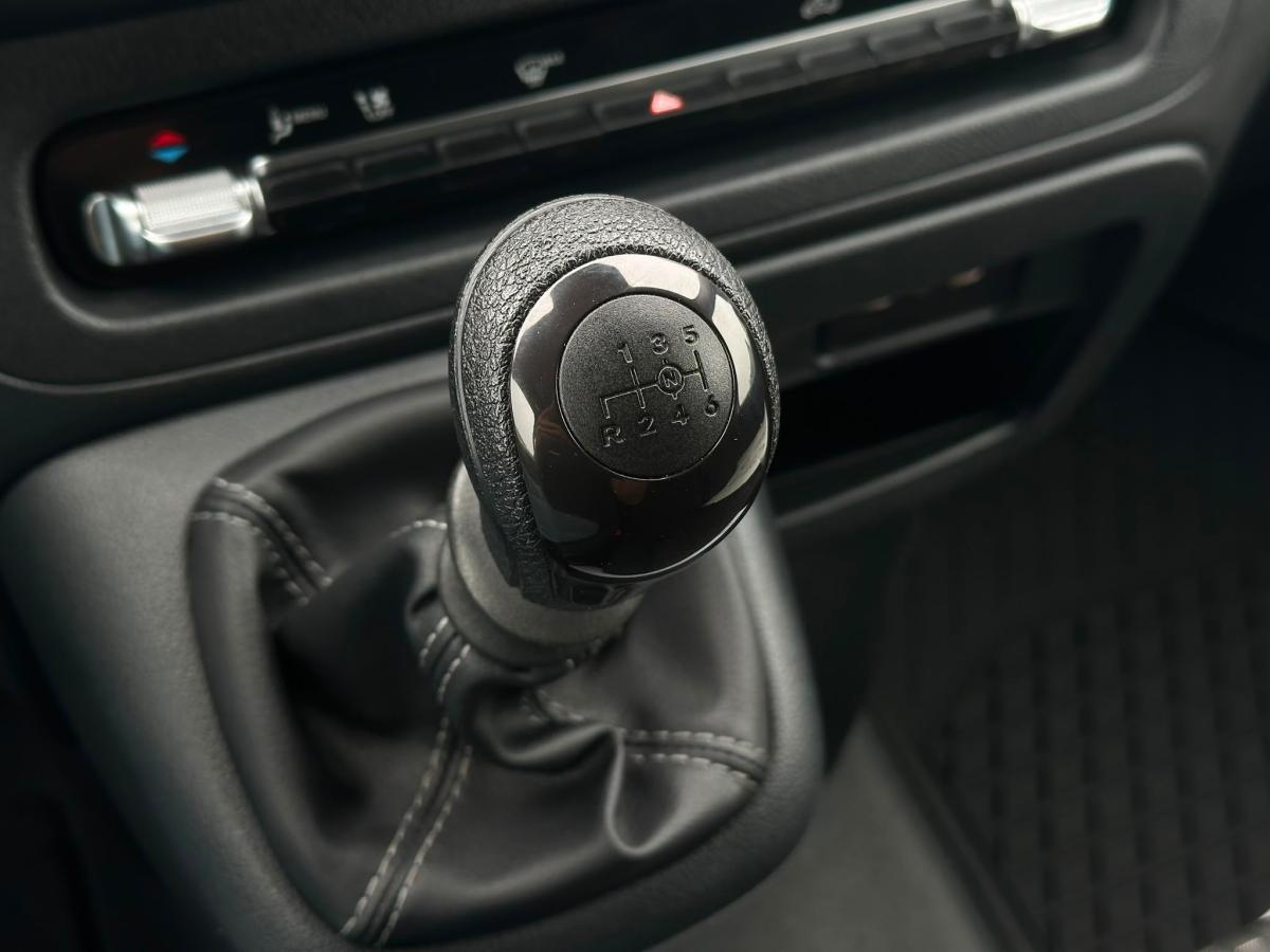 mercedes-benz-vito-2025-diesel-1950cc