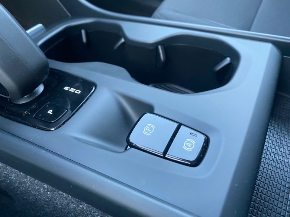 volvo-xc40-2021-hibrido-a-gasolina-1477cc