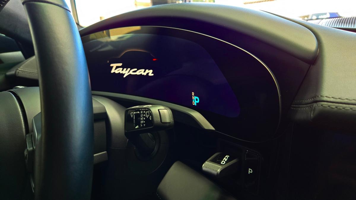 porsche-taycan-2021-eletrico-0cc