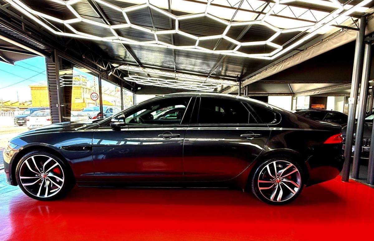 jaguar-xf-2018-diesel-2993cc