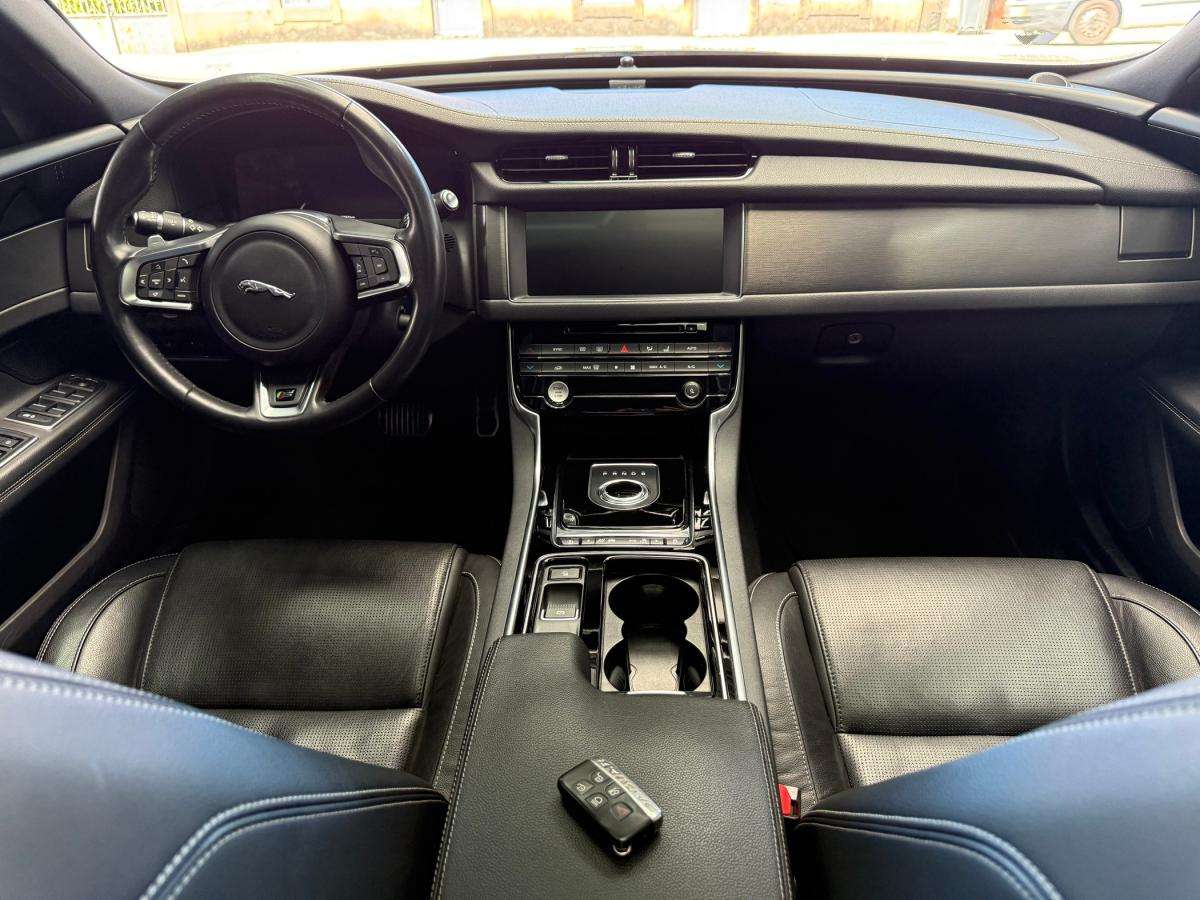 jaguar-xf-2018-diesel-2993cc