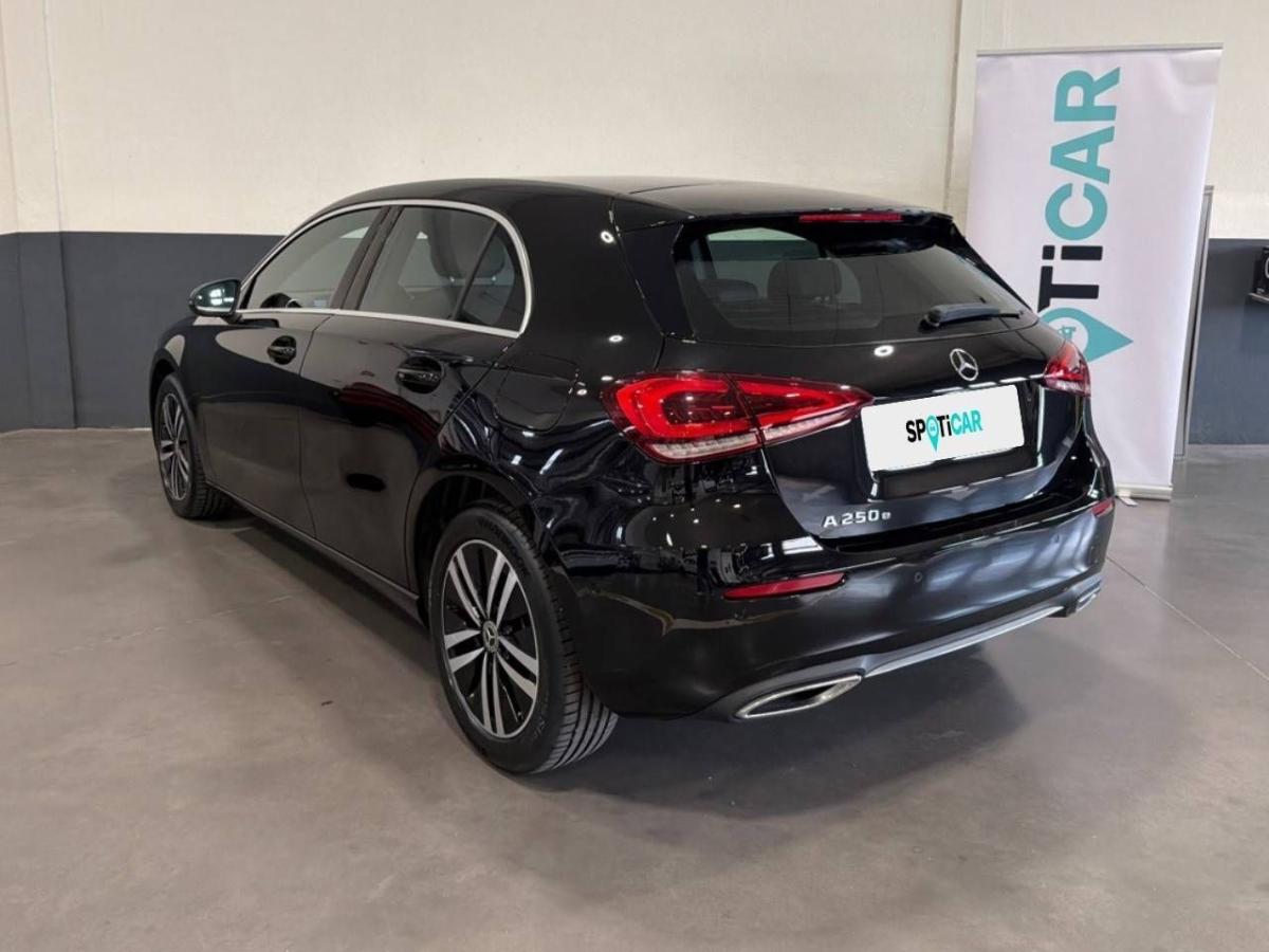 mercedes-benz-classe-a-2022-hibrido-1332cc