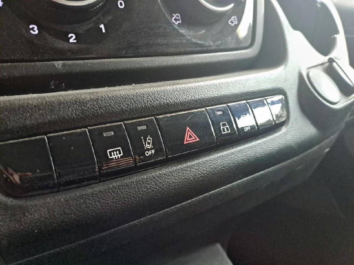 peugeot-boxer-2025-diesel-2184cc