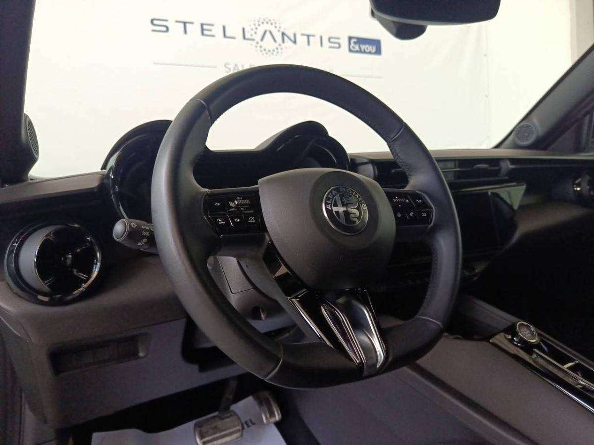alfa-romeo-junior-2025-hibrido-a-gasolina-1199cc