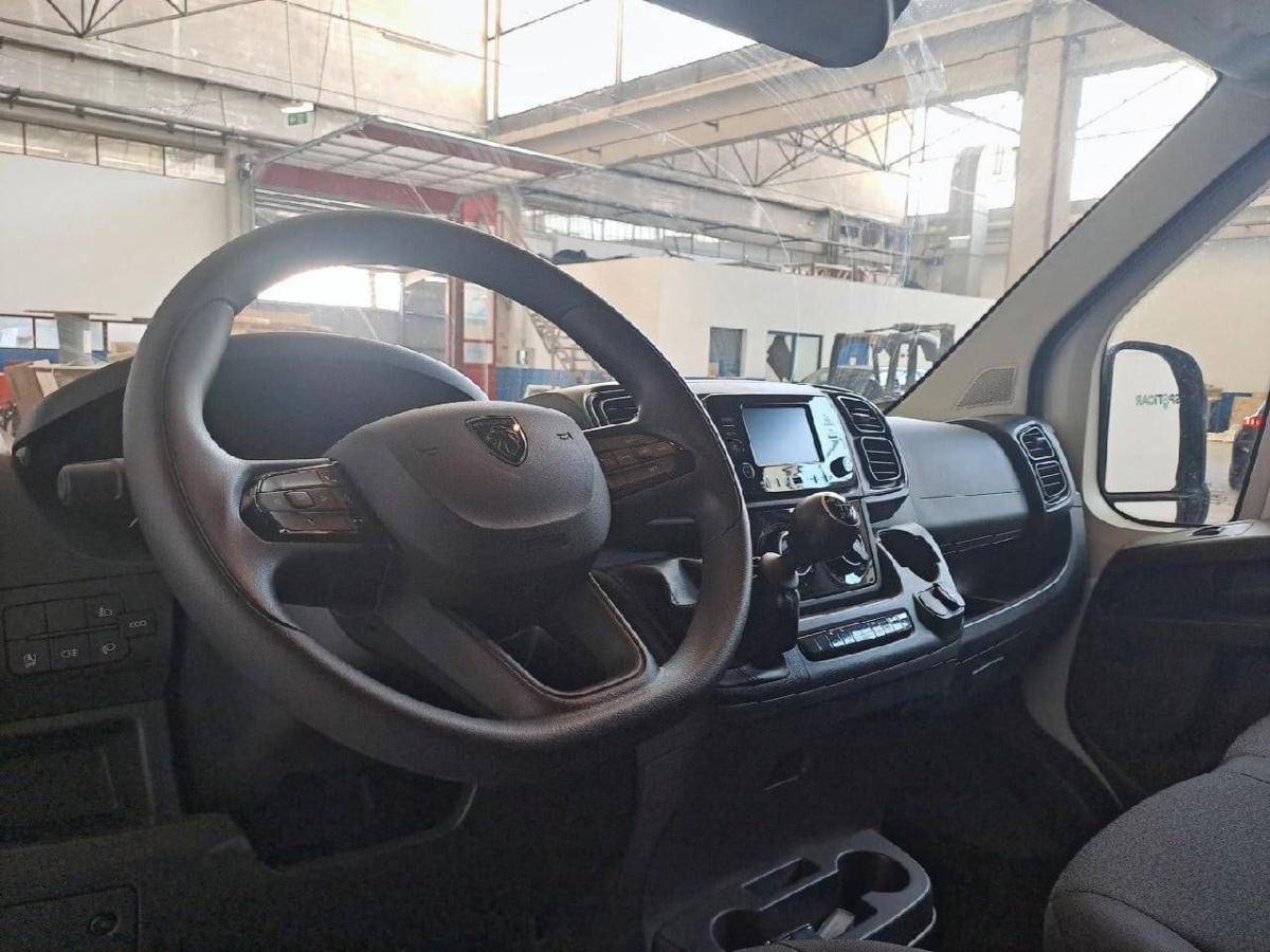 peugeot-boxer-2025-diesel-2184cc