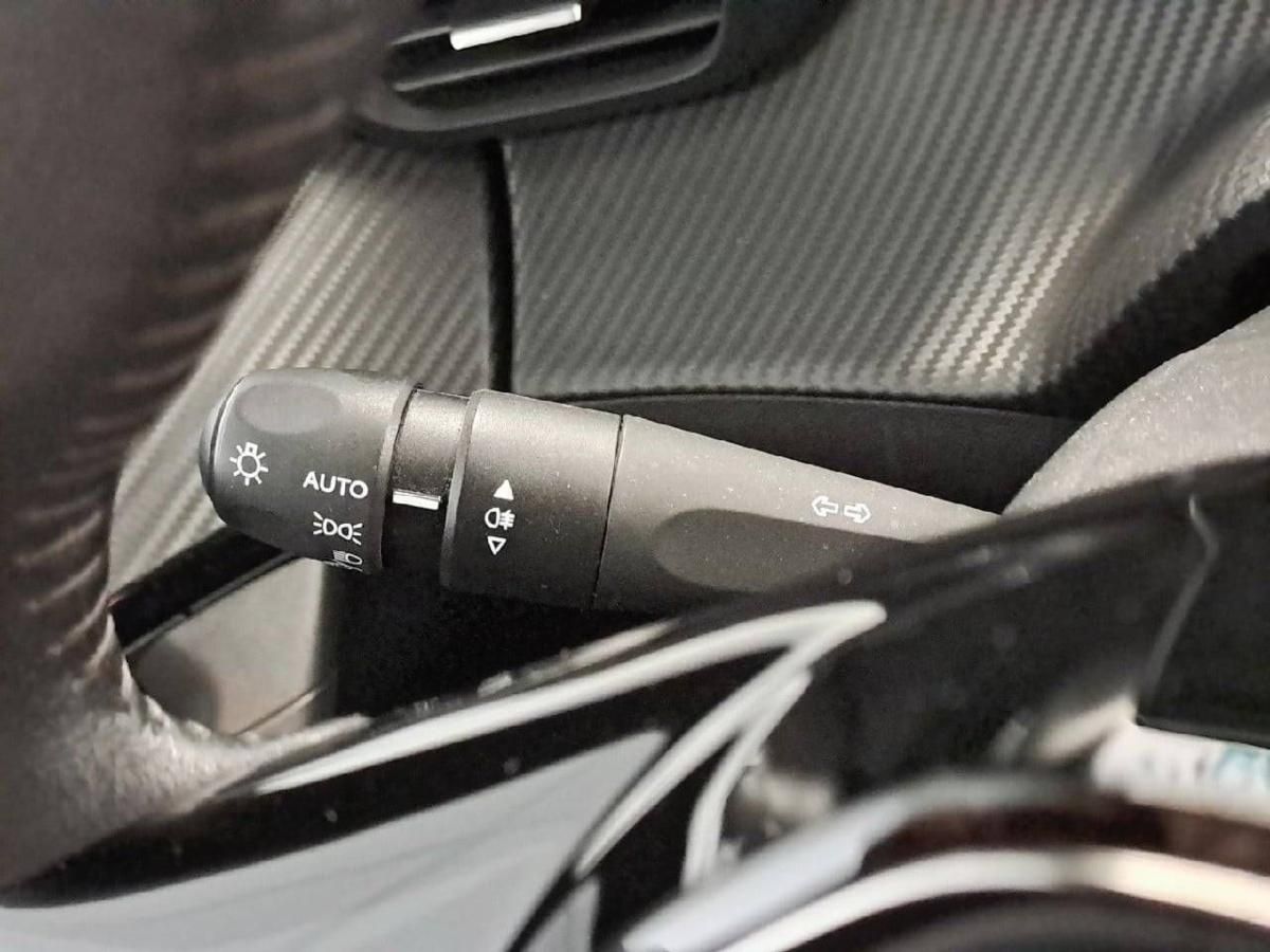 peugeot-2008-2023-gasolina-1199cc