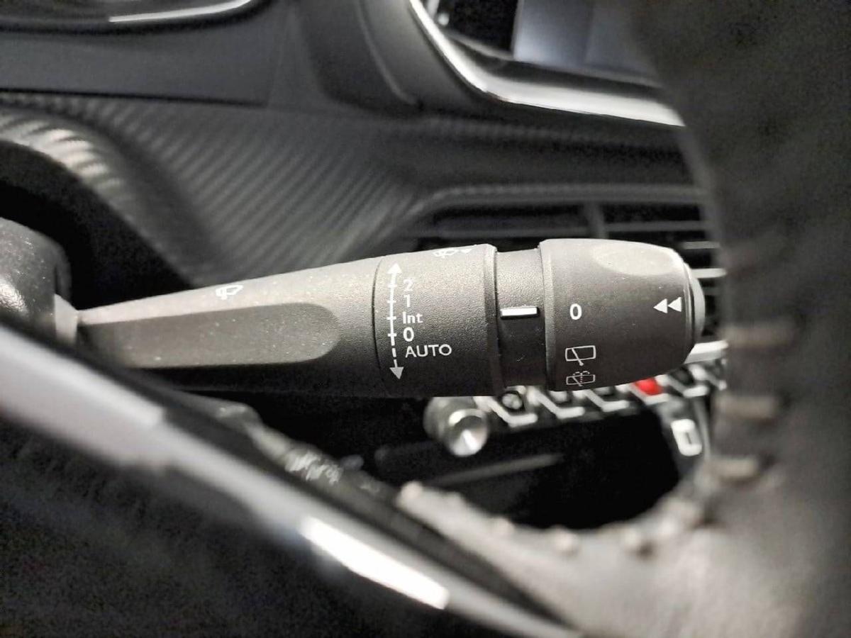 peugeot-2008-2023-gasolina-1199cc