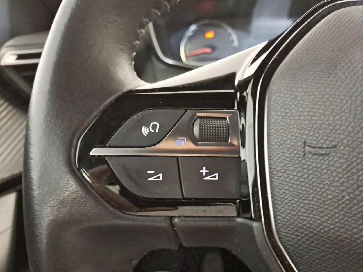 peugeot-2008-2023-gasolina-1199cc