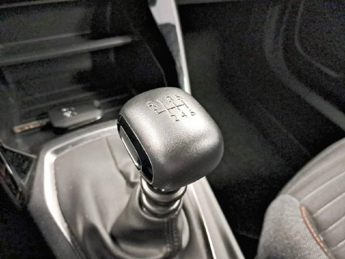 peugeot-2008-2023-gasolina-1199cc