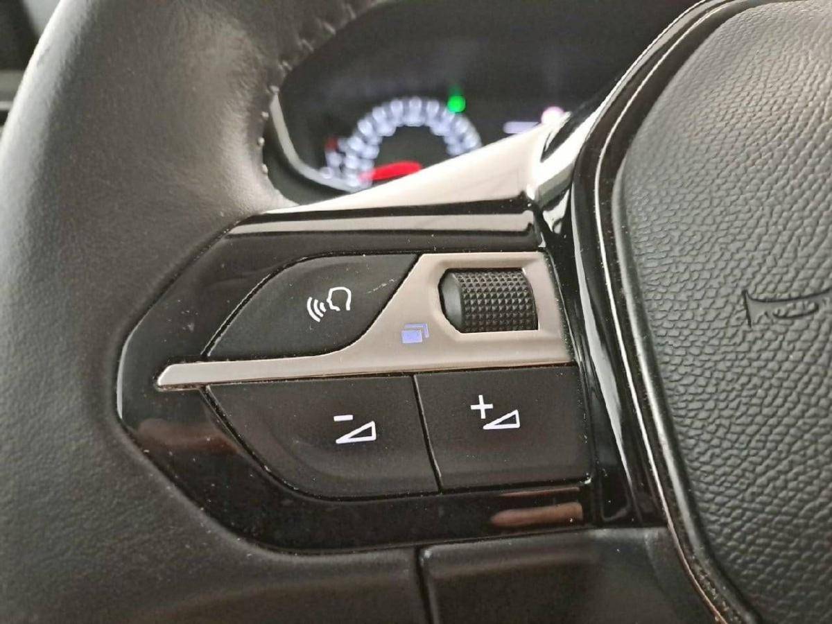 peugeot-208-2022-gasolina-1199cc