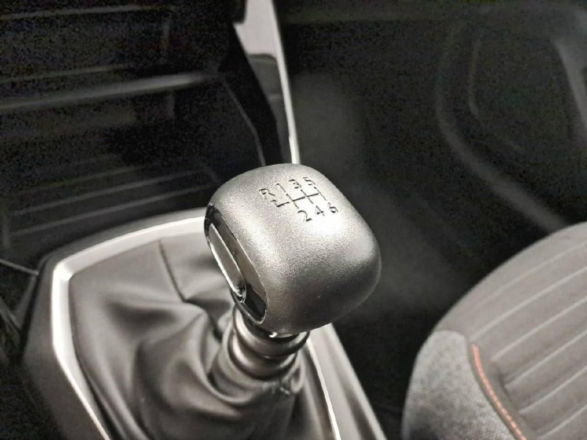peugeot-208-2023-diesel-1499cc