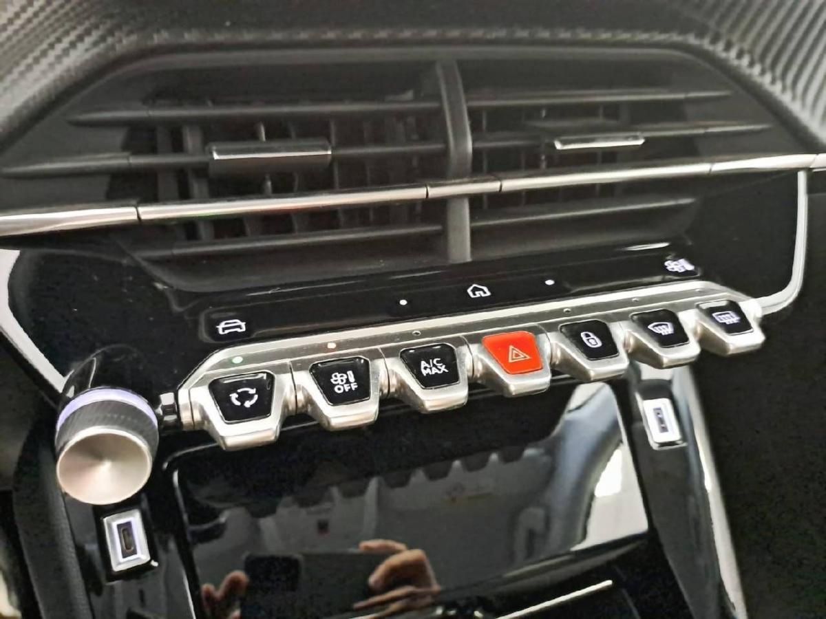 peugeot-208-2025-gasolina-1199cc