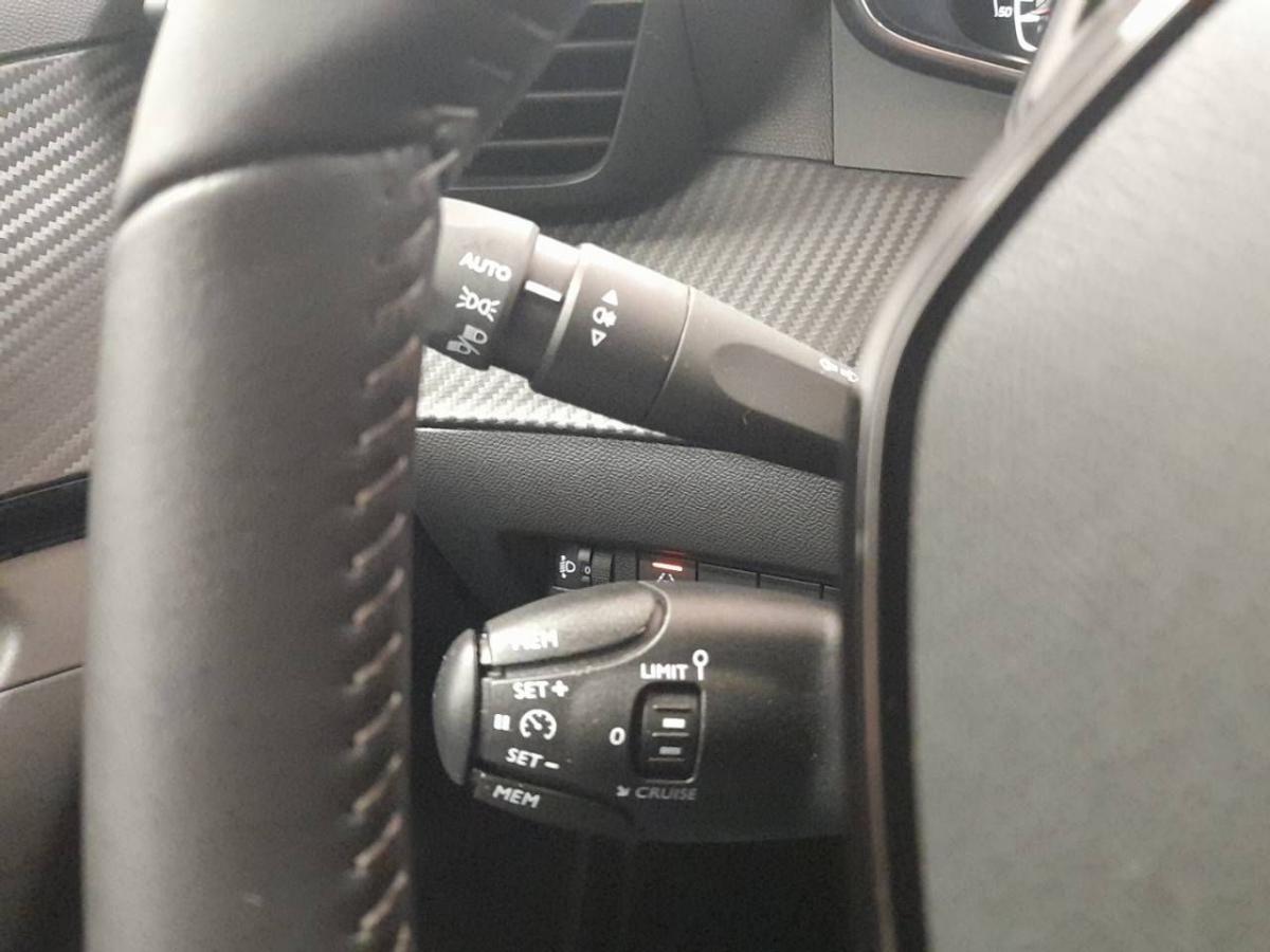 peugeot-2008-2023-gasolina-1199cc