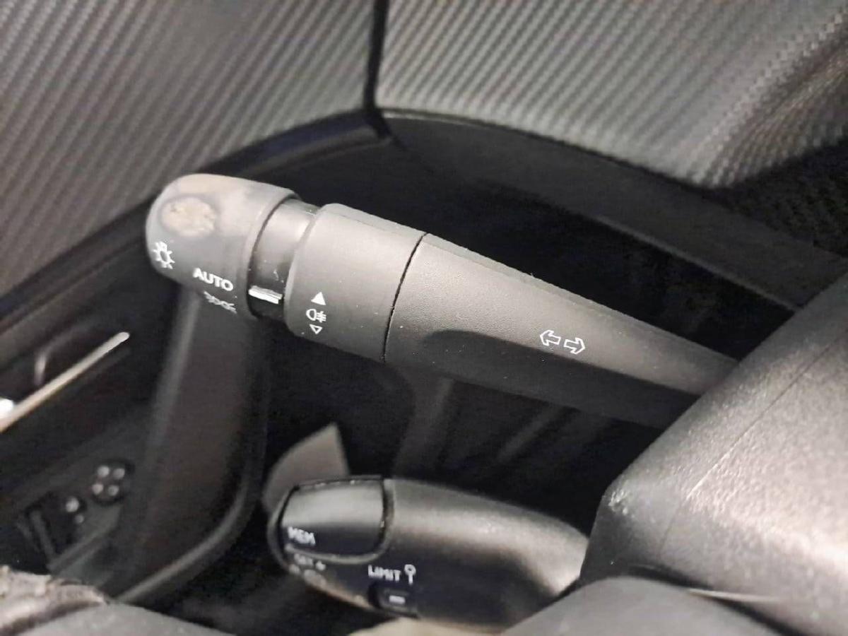 peugeot-2008-2023-gasolina-1199cc