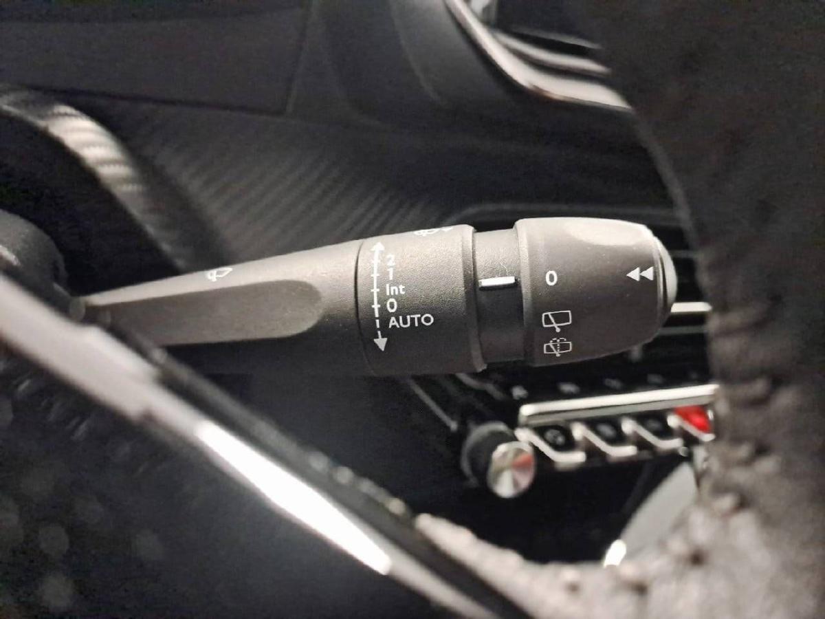 peugeot-2008-2023-gasolina-1199cc