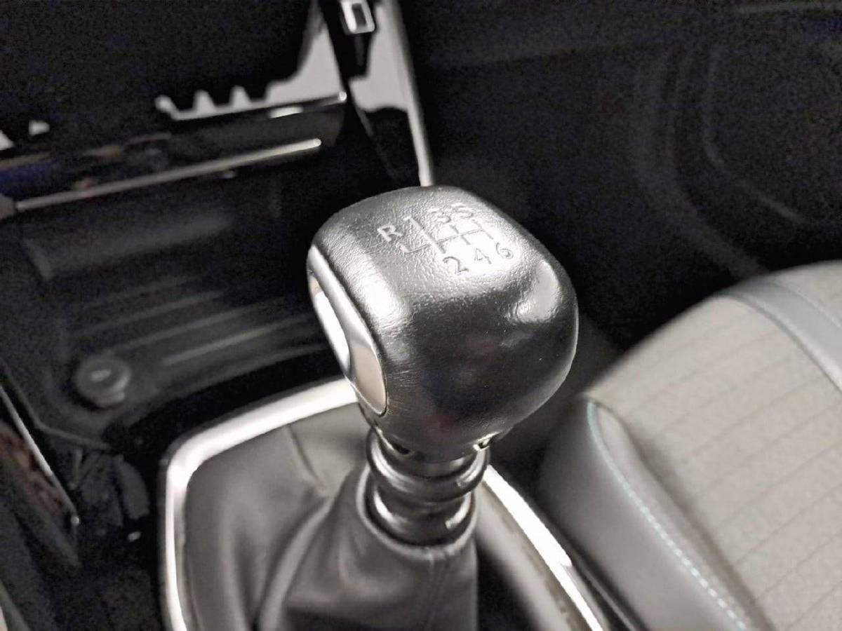 peugeot-2008-2023-gasolina-1199cc