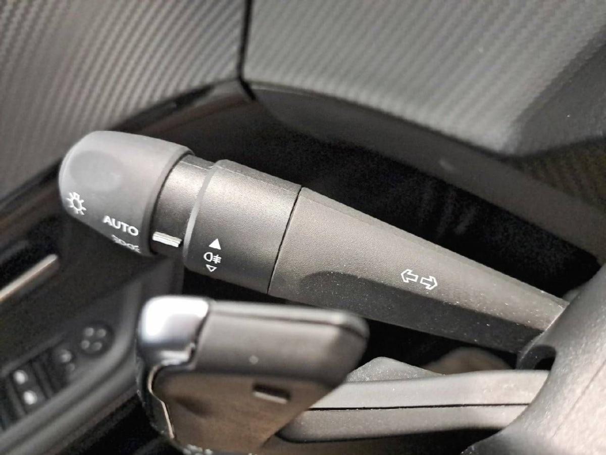 peugeot-208-2025-gasolina-1199cc