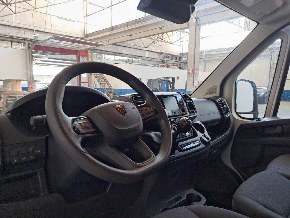 peugeot-boxer-2025-diesel-2184cc