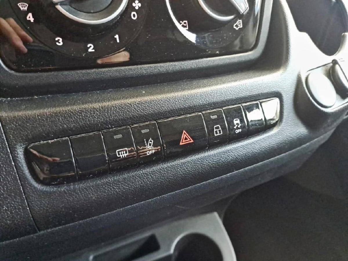 peugeot-boxer-2025-diesel-2184cc