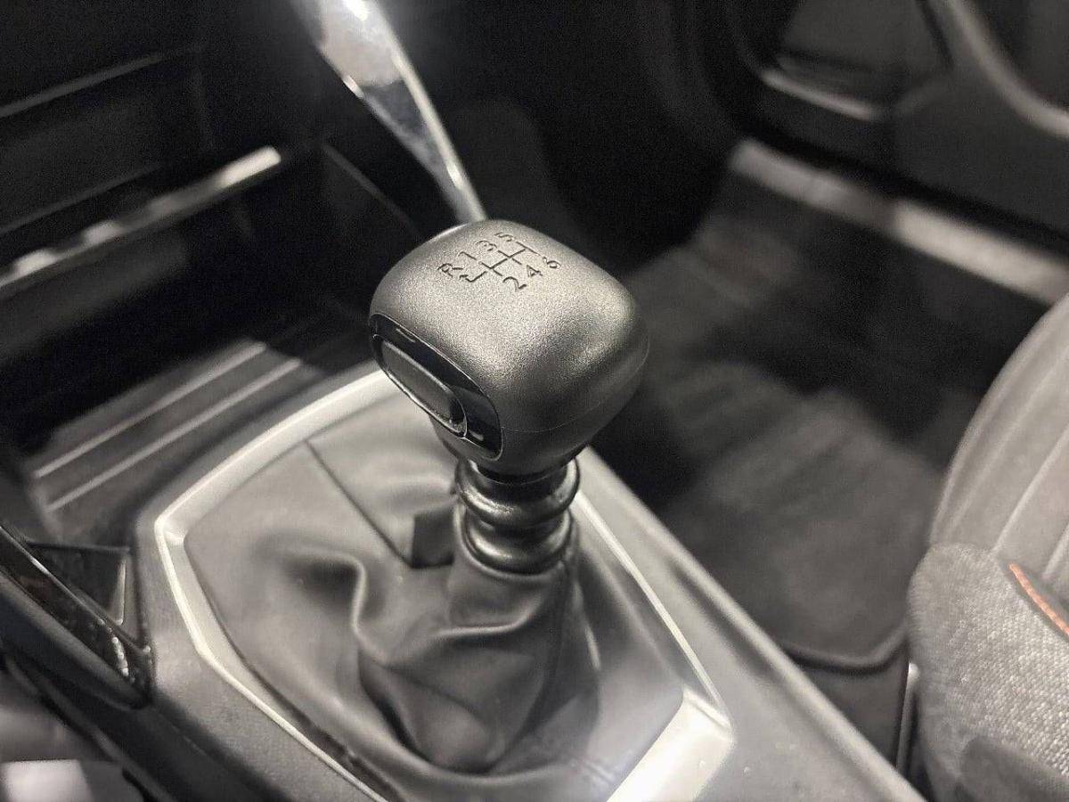 peugeot-2008-2022-gasolina-1199cc