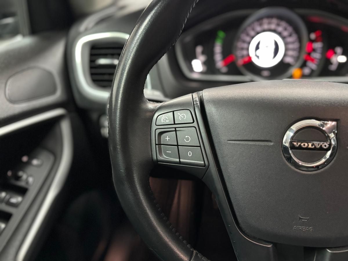 volvo-v40-2017-diesel-1969cc