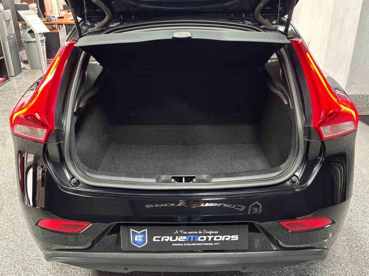 volvo-v40-2017-diesel-1969cc