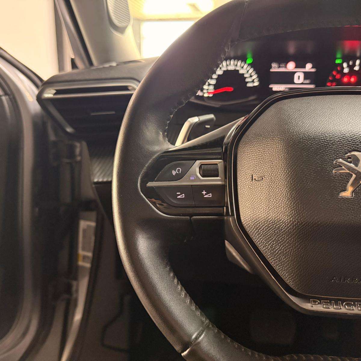 peugeot-2008-2022-gasolina-1199cc