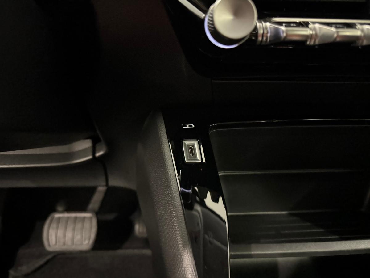 peugeot-208-2021-eletrico-500cc
