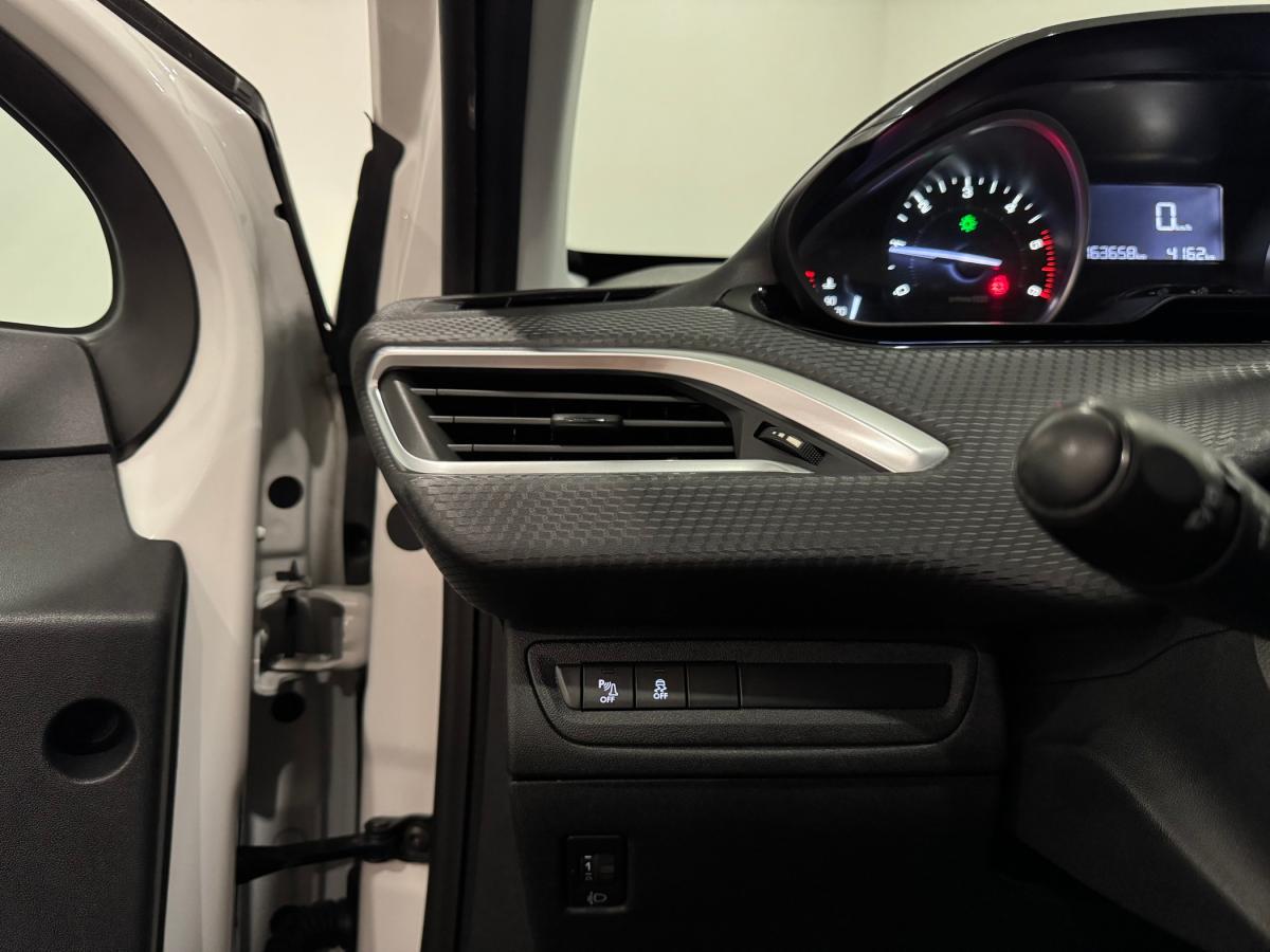 peugeot-208-2017-diesel-1560cc