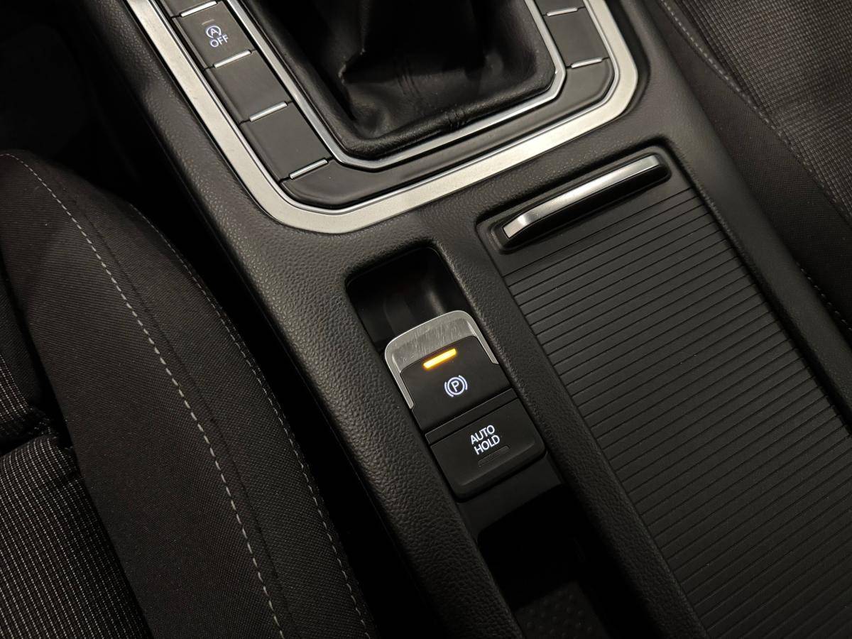 volkswagen-passat-variant-2015-diesel-1598cc