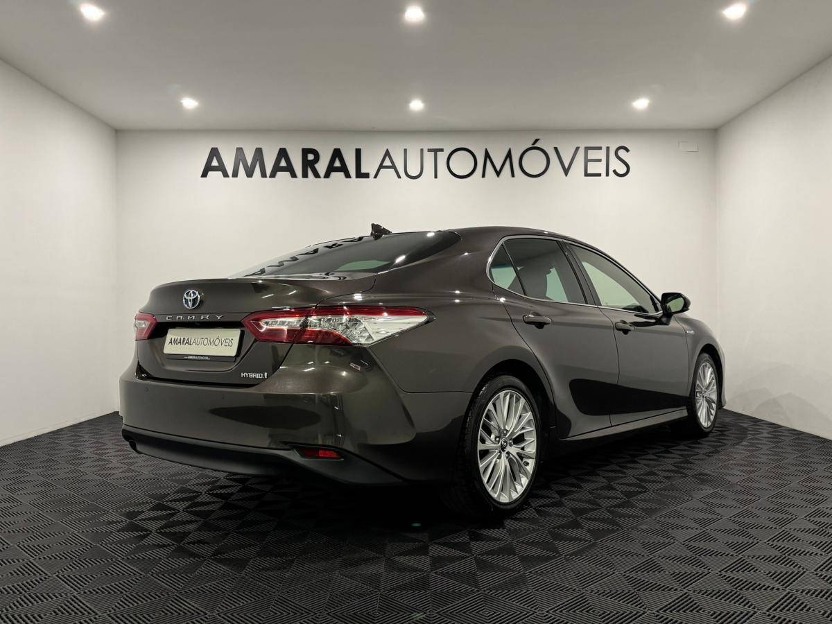 toyota-camry-2019-hibrido-a-gasolina-2487cc