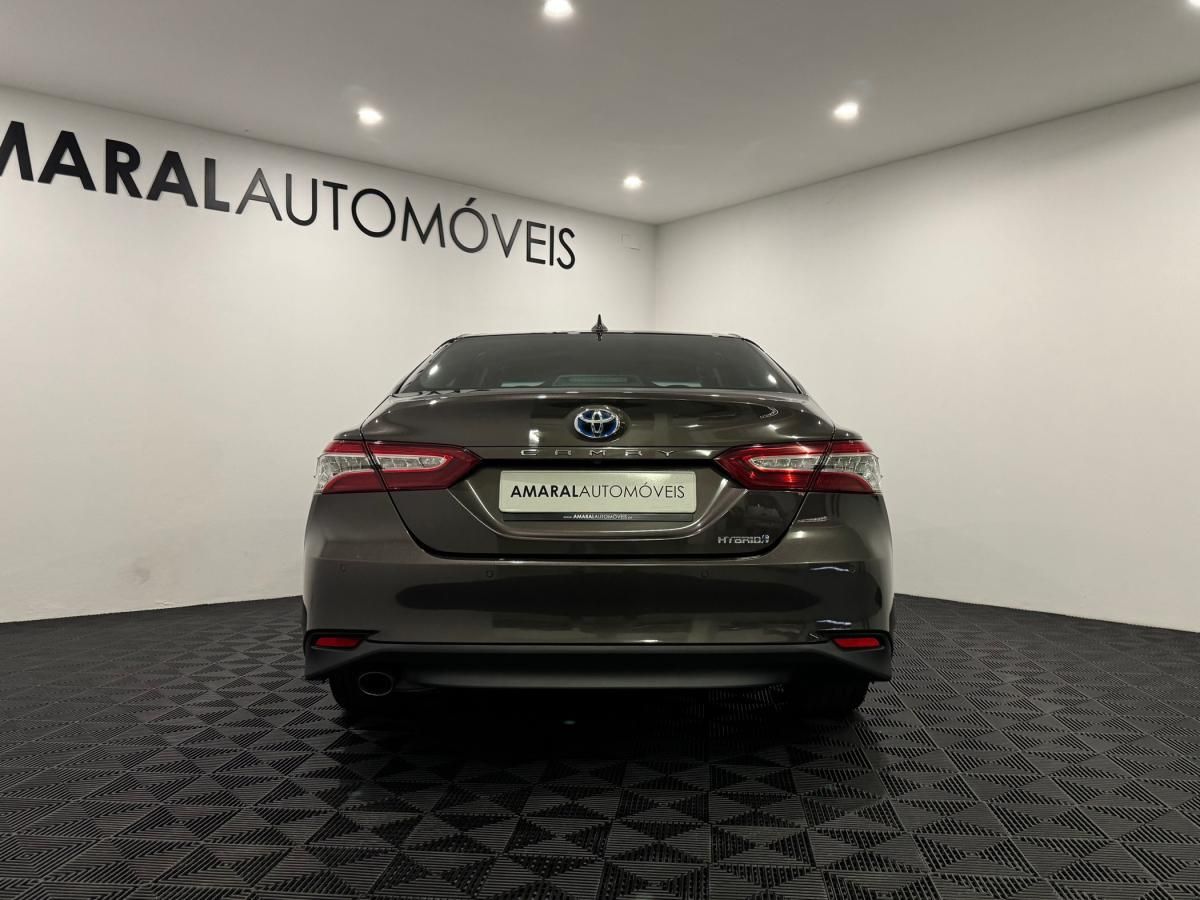 toyota-camry-2019-hibrido-a-gasolina-2487cc