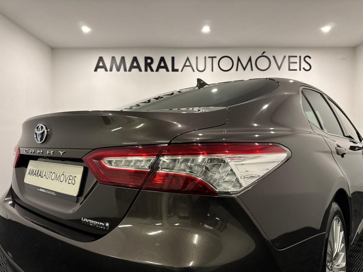toyota-camry-2019-hibrido-a-gasolina-2487cc